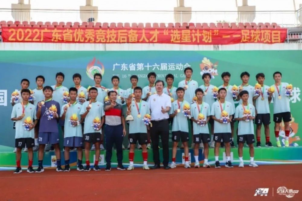 随着正式定档8月14日，这部电影也成为了今年暑期档最受观众所关注的拥有大明星、大制作、大场面的好莱坞商业动作大片